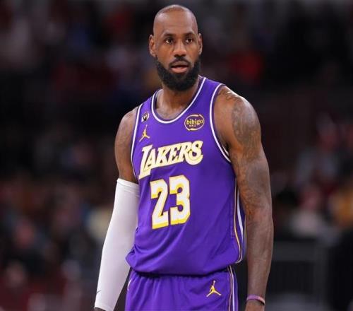 詹姆斯父与,子并肩布朗,共战赛场尽,k1体育平台,k1体育官方网站,k1体育登录入口,k1体育app下载